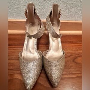 Gold sparkly dream pairs heels